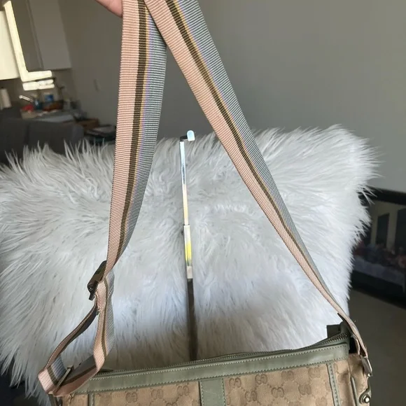 Gucci Beige and Olive Shoulder Bag - Picture 10 of 16